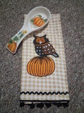 Maxcera Handcrafted Ceramic Pumpkin Spoon Rest & Owl Dish Towel Set